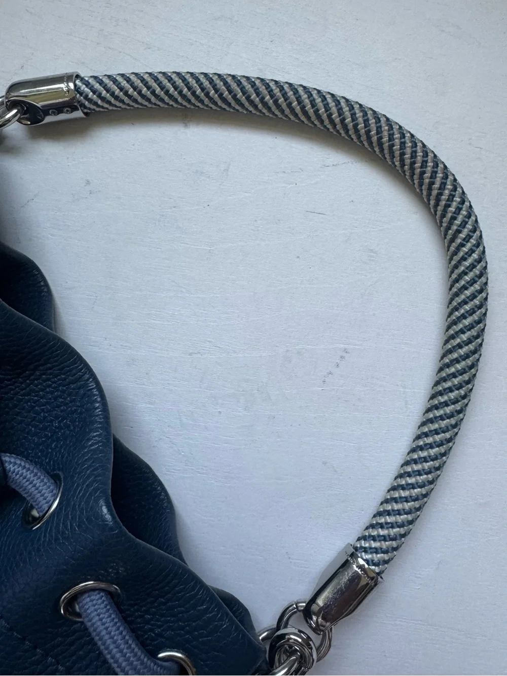 Marc Jacobs The Learher Bucket Bag - Picture 8 of 16